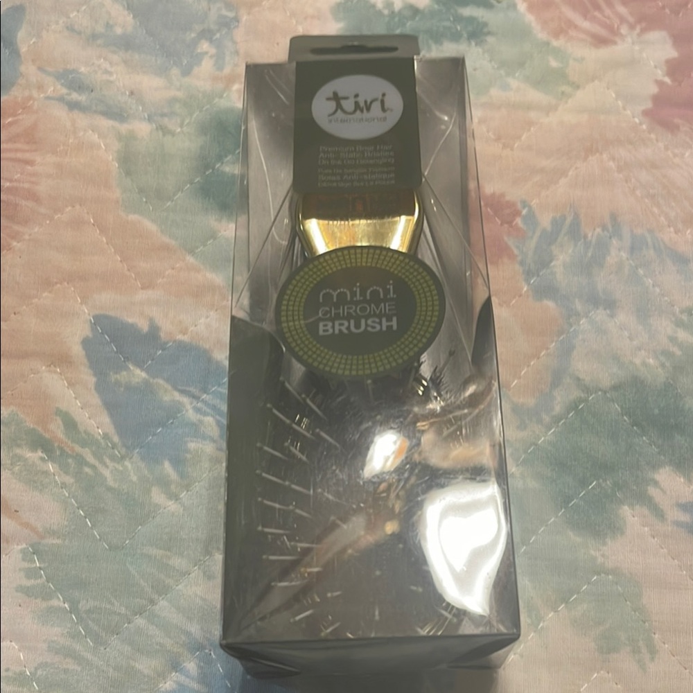 Gold Styling Hair Brush for Effortless Elegance